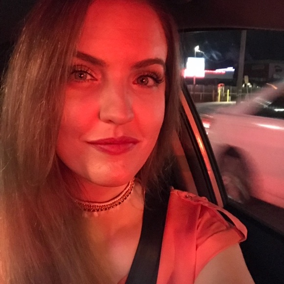 💕😃 Meet Your Posher: Mandy! 😃💕 - Picture 11 of 16